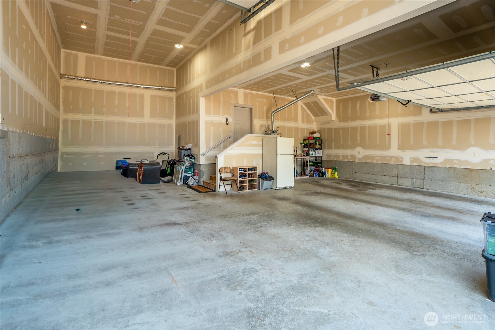 2218 N Huson Property Photo 34