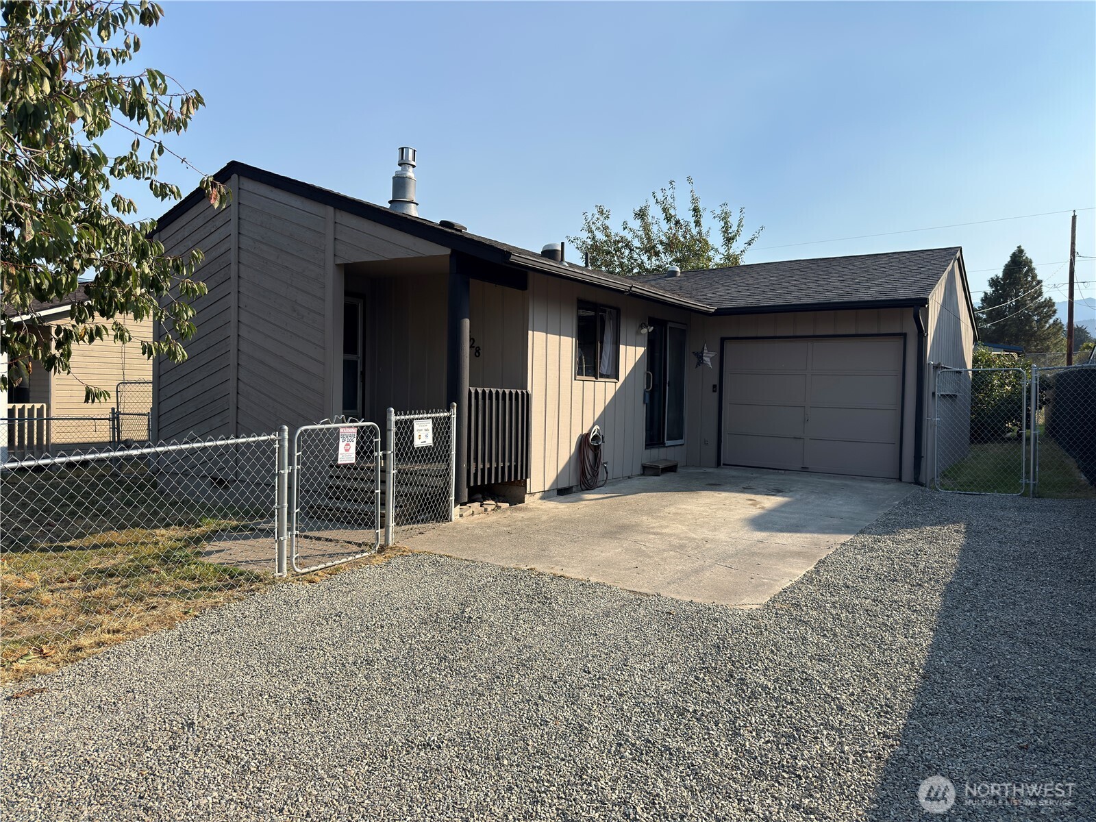 828 W 10th Street Property Photo 1