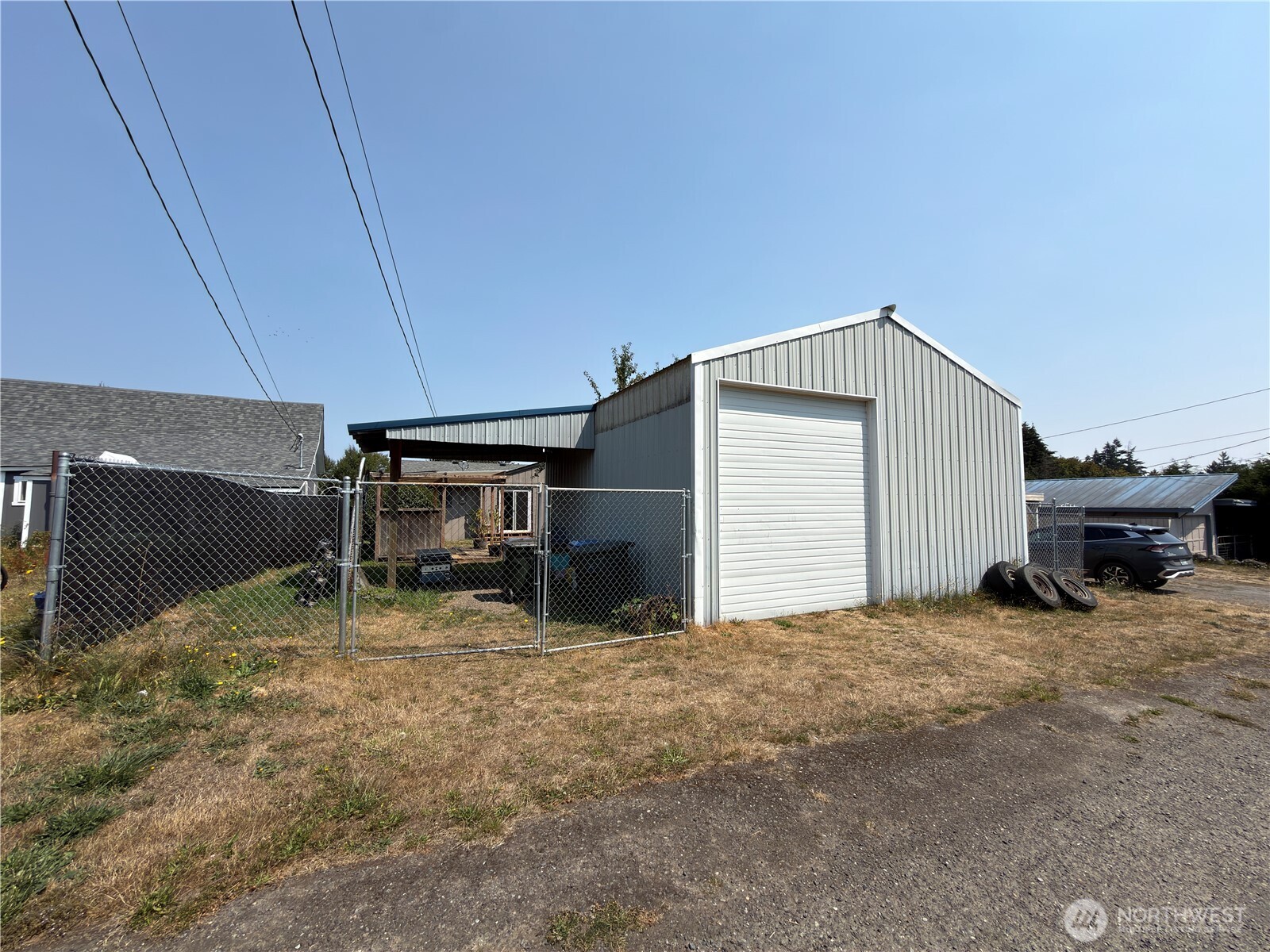 828 W 10th Street Property Photo 2