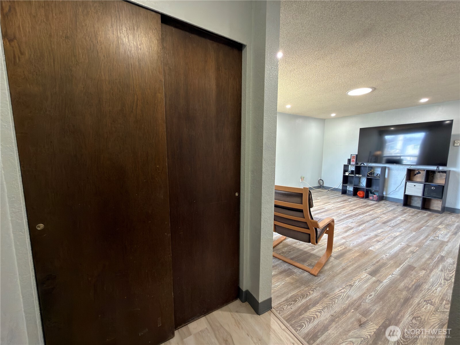 828 W 10th Street Property Photo 3