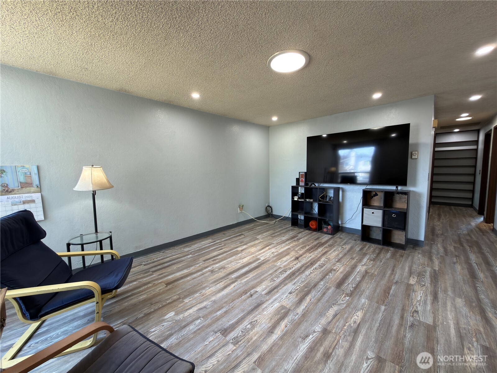 828 W 10th Street Property Photo 4