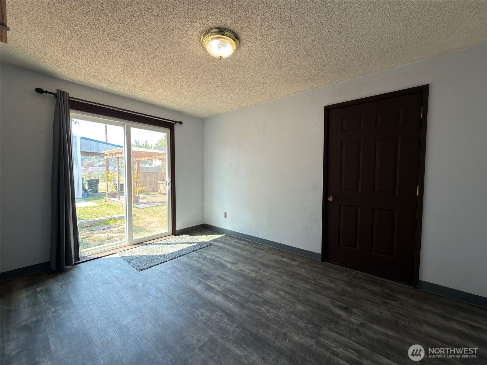 828 W 10th Street Property Photo 12