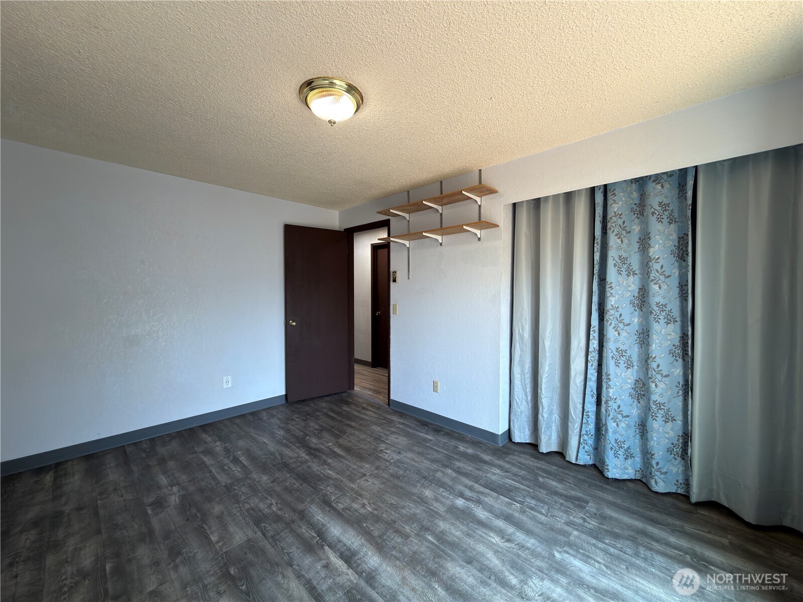 828 W 10th Street Property Photo 13
