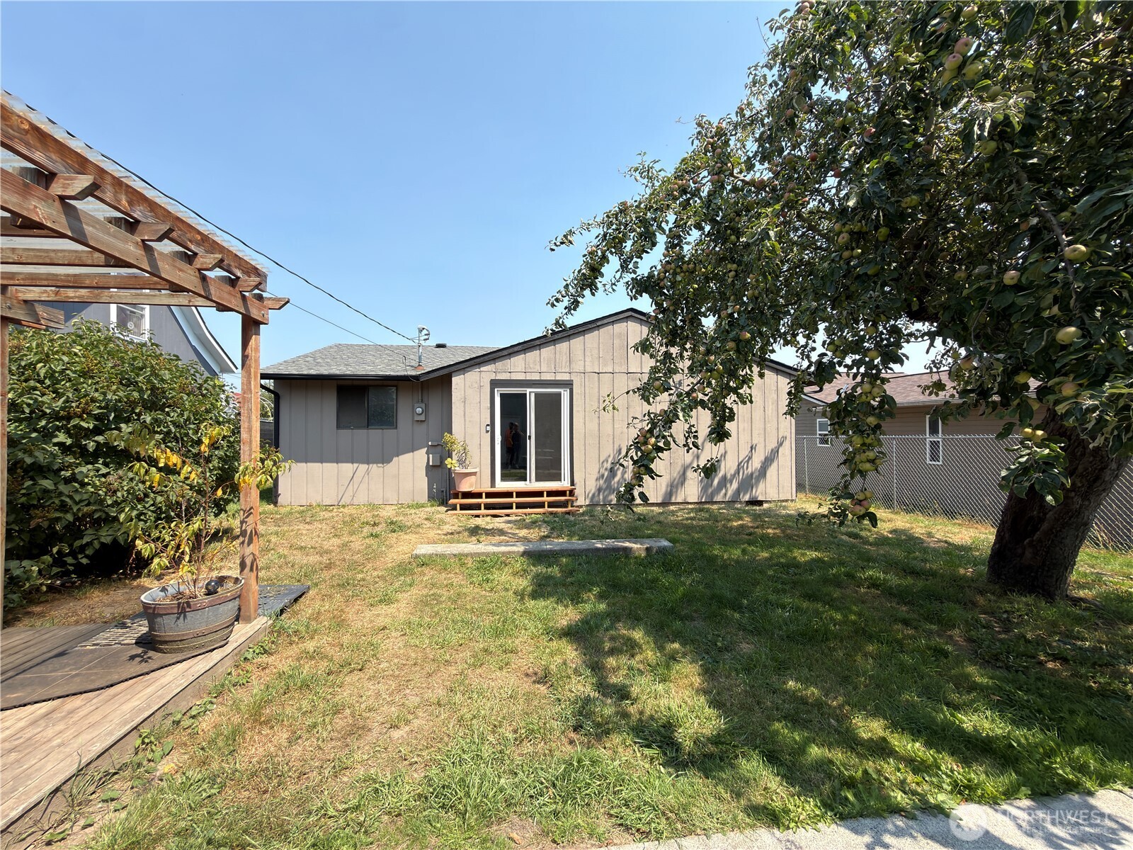 828 W 10th Street Property Photo 18