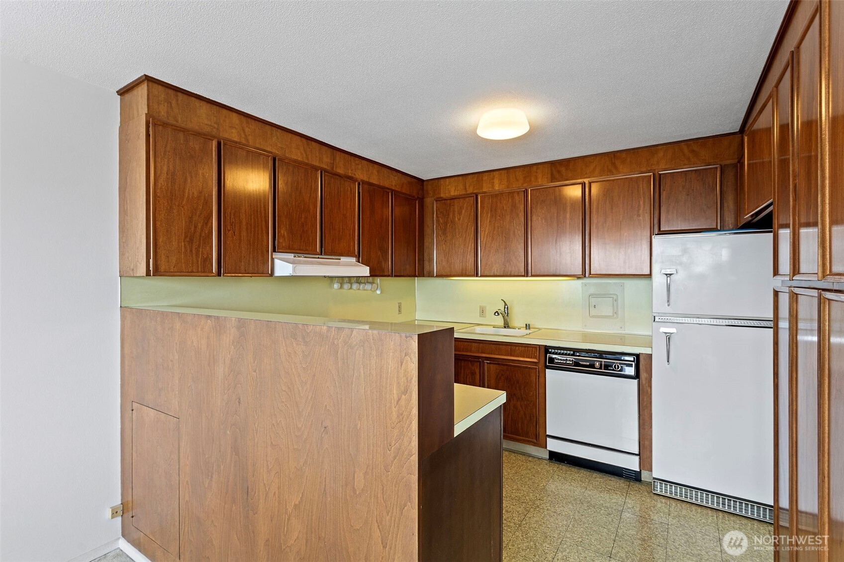 525 Belmont Avenue 6c Property Photo 9