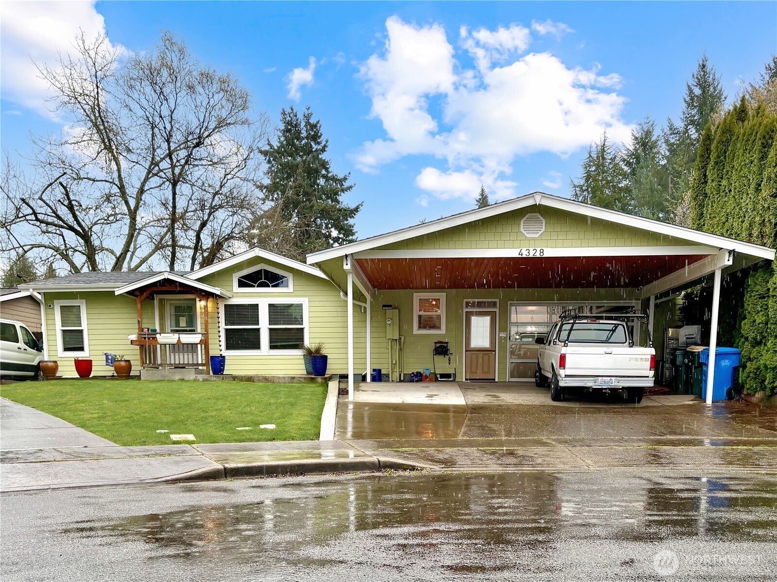 4328 Lakeview Ct Property Photo 1