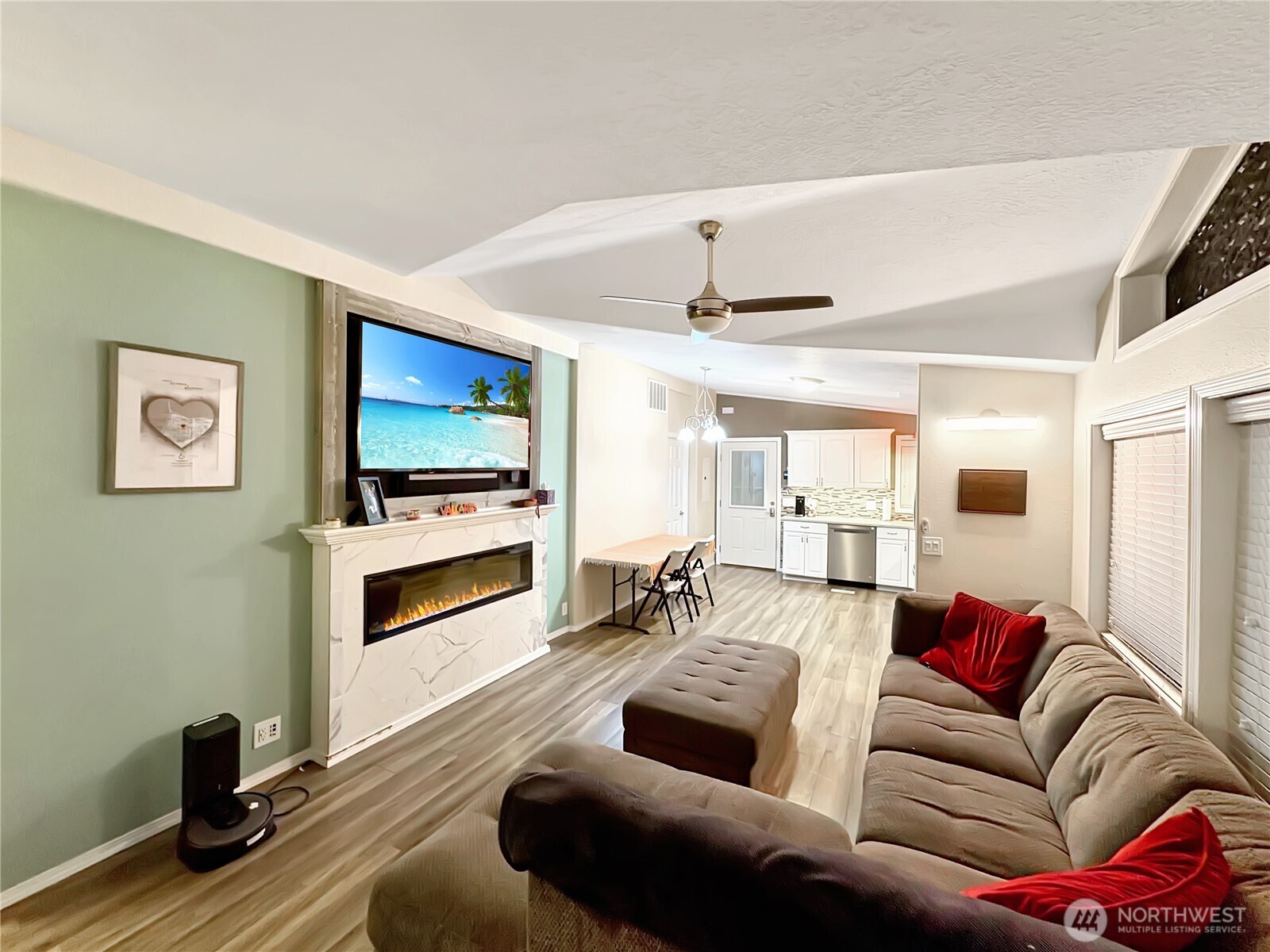 4328 Lakeview Ct Property Photo 8