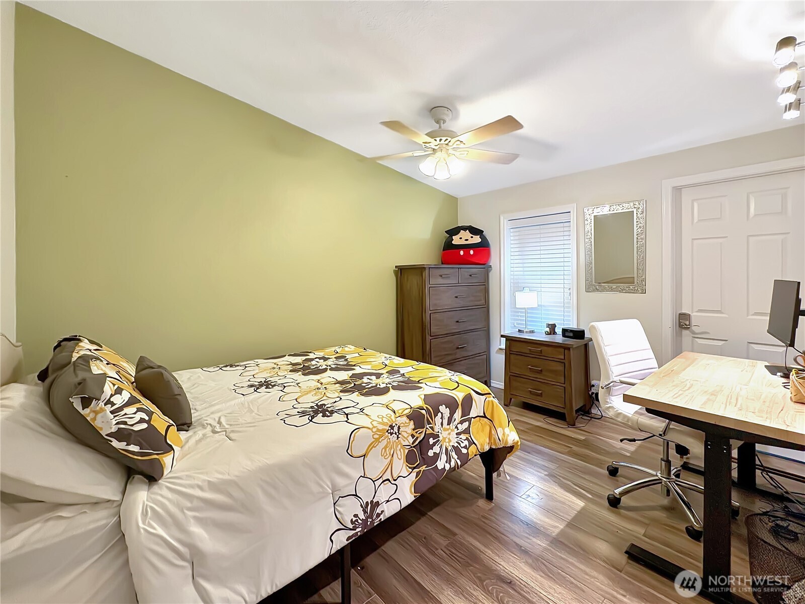 4328 Lakeview Ct Property Photo 12