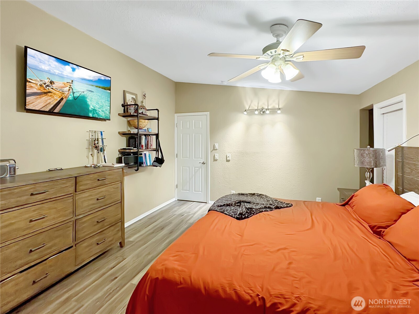 4328 Lakeview Ct Property Photo 14