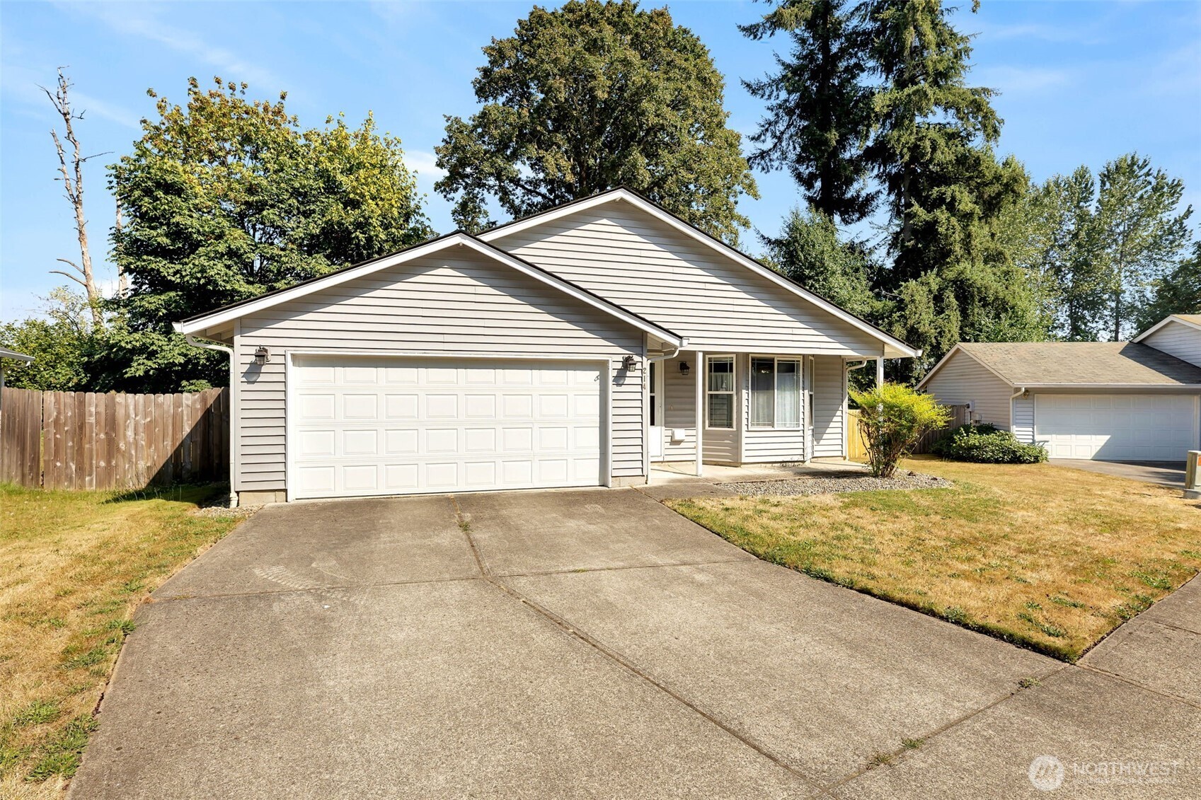 214 Se 11th Circle Property Photo 3