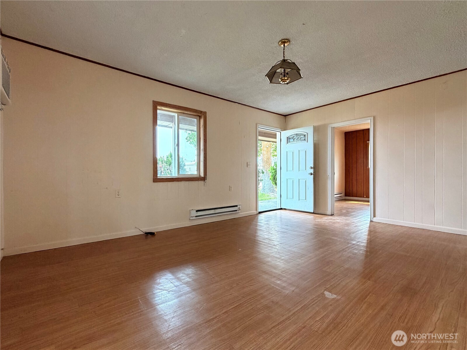 213 Bridge Street Property Photo 6