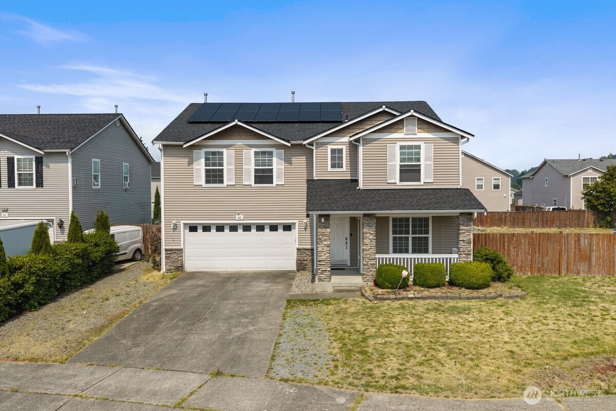 205 NE Silvernail St Property Photo 1