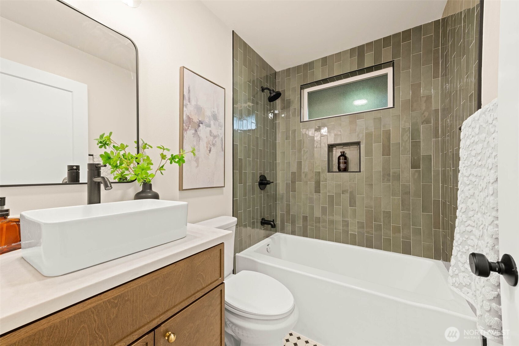 10733 Interlake Avenue Property Photo 17