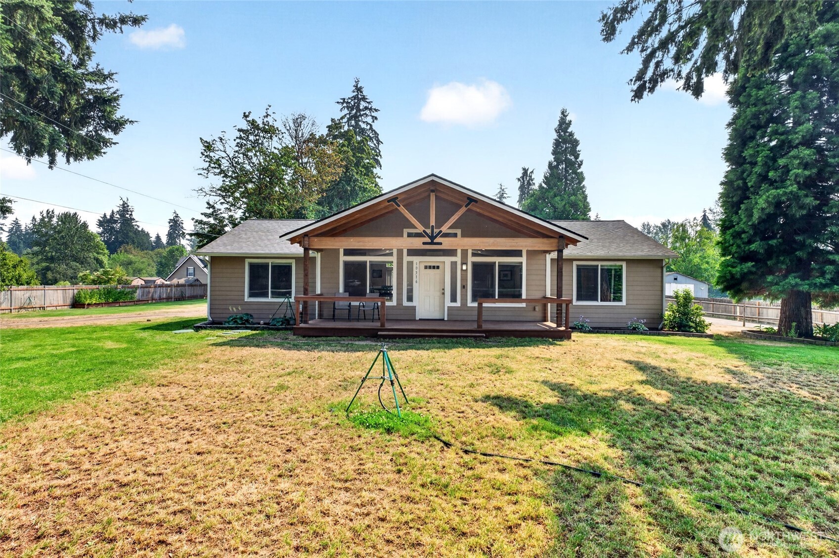 10516 36th Street Property Photo 6