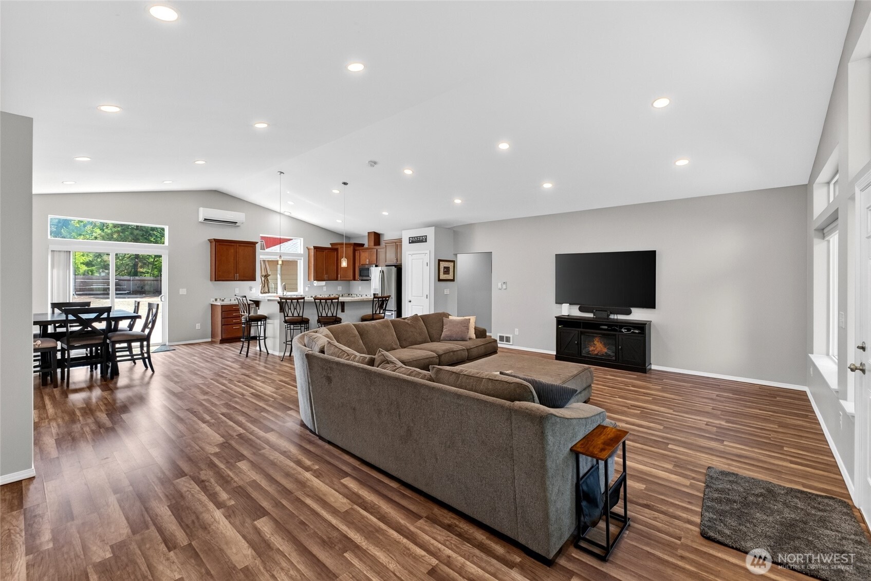 10516 36th Street Property Photo 14