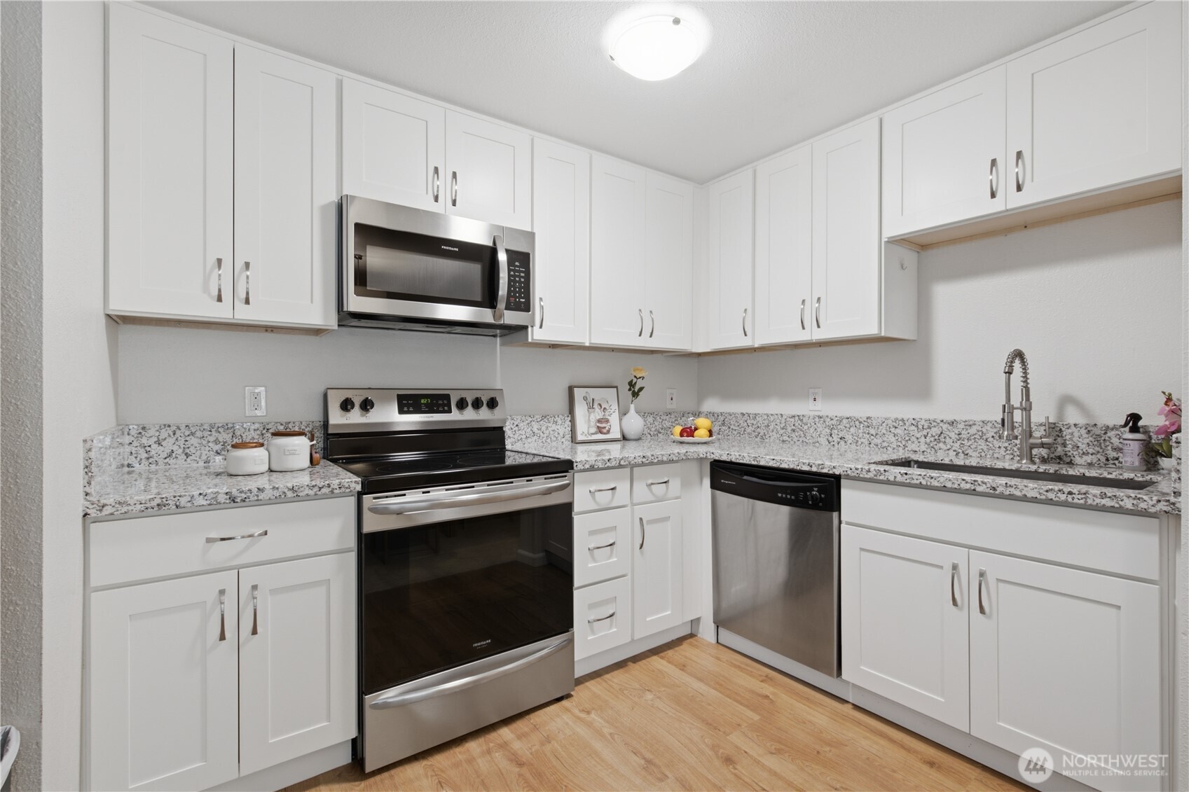 12611 109th Ct Ne J202 Property Photo 10
