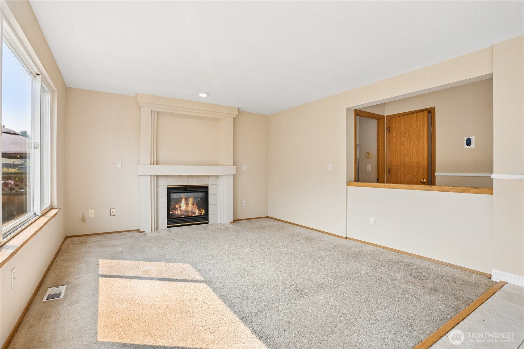 16133 Lakeview Avenue Property Photo 2