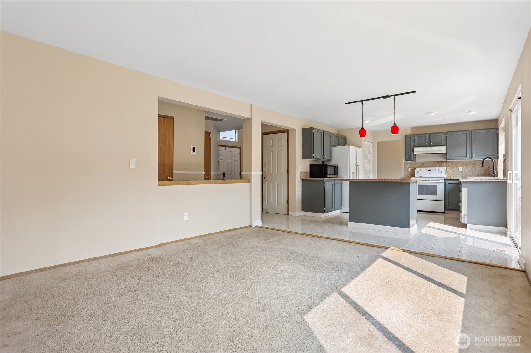 16133 Lakeview Avenue Property Photo 3