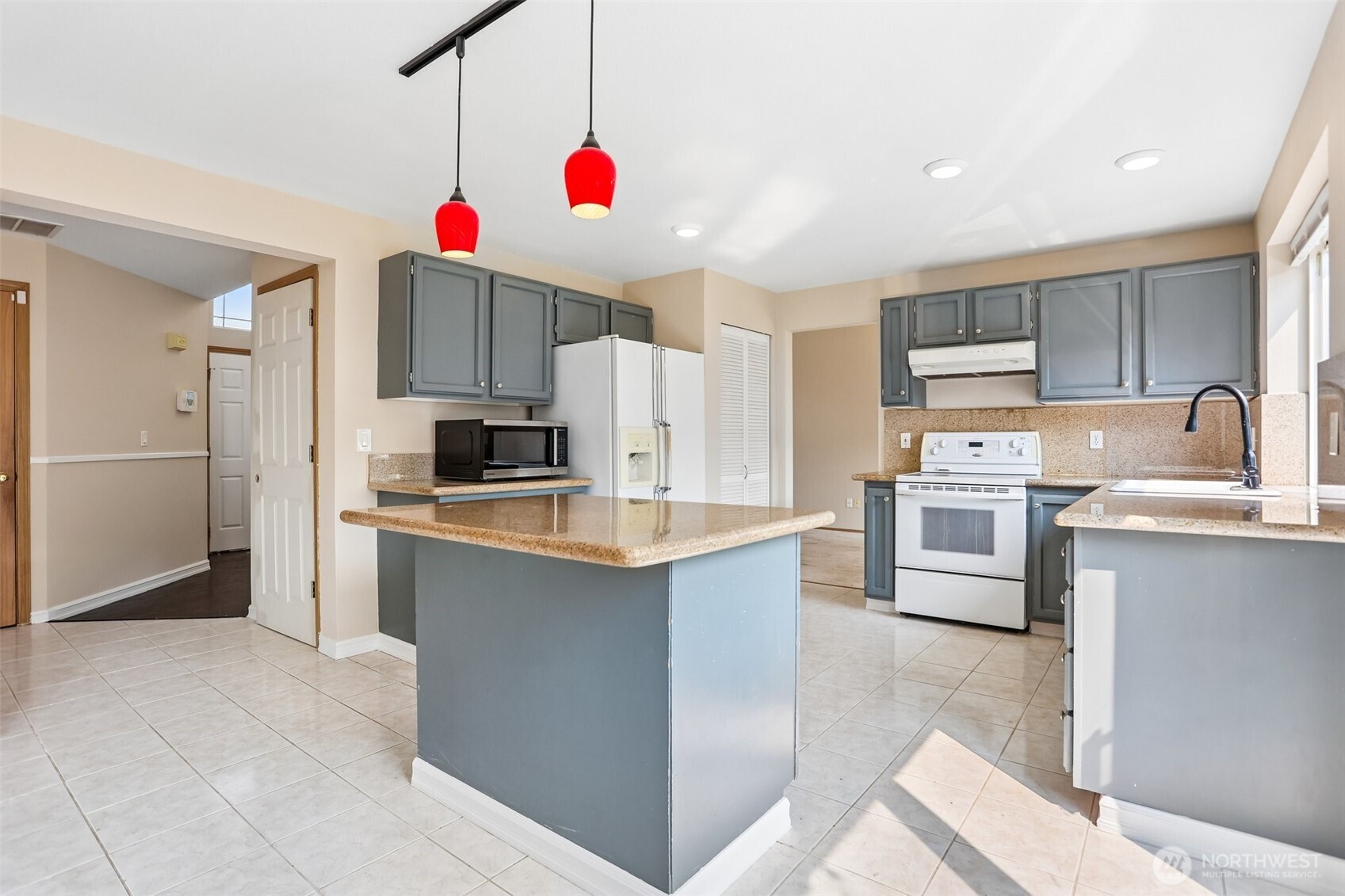 16133 Lakeview Avenue Property Photo 6