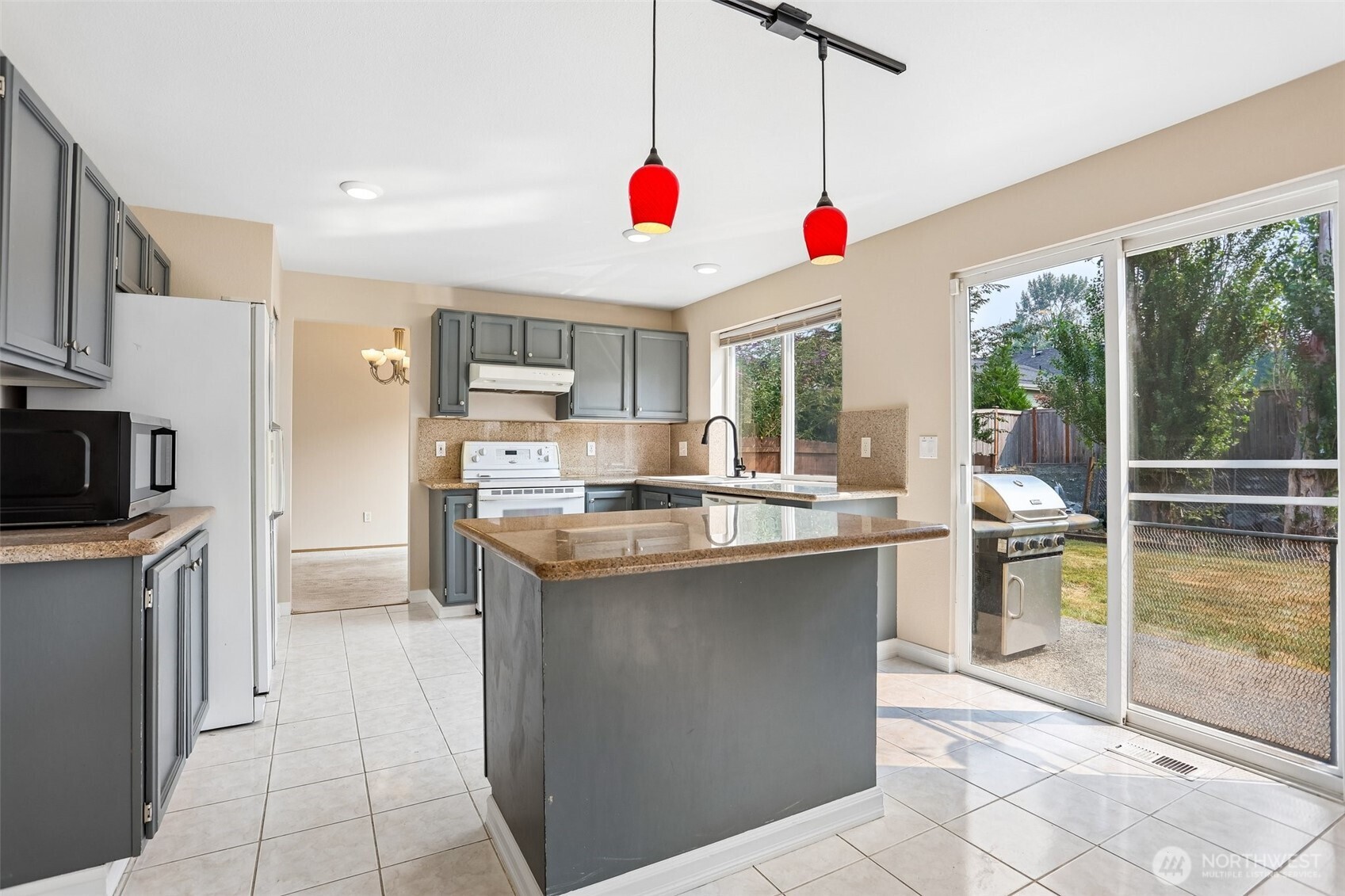 16133 Lakeview Avenue Property Photo 8