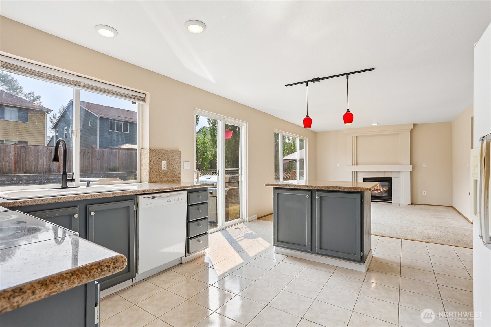 16133 Lakeview Avenue Property Photo 9
