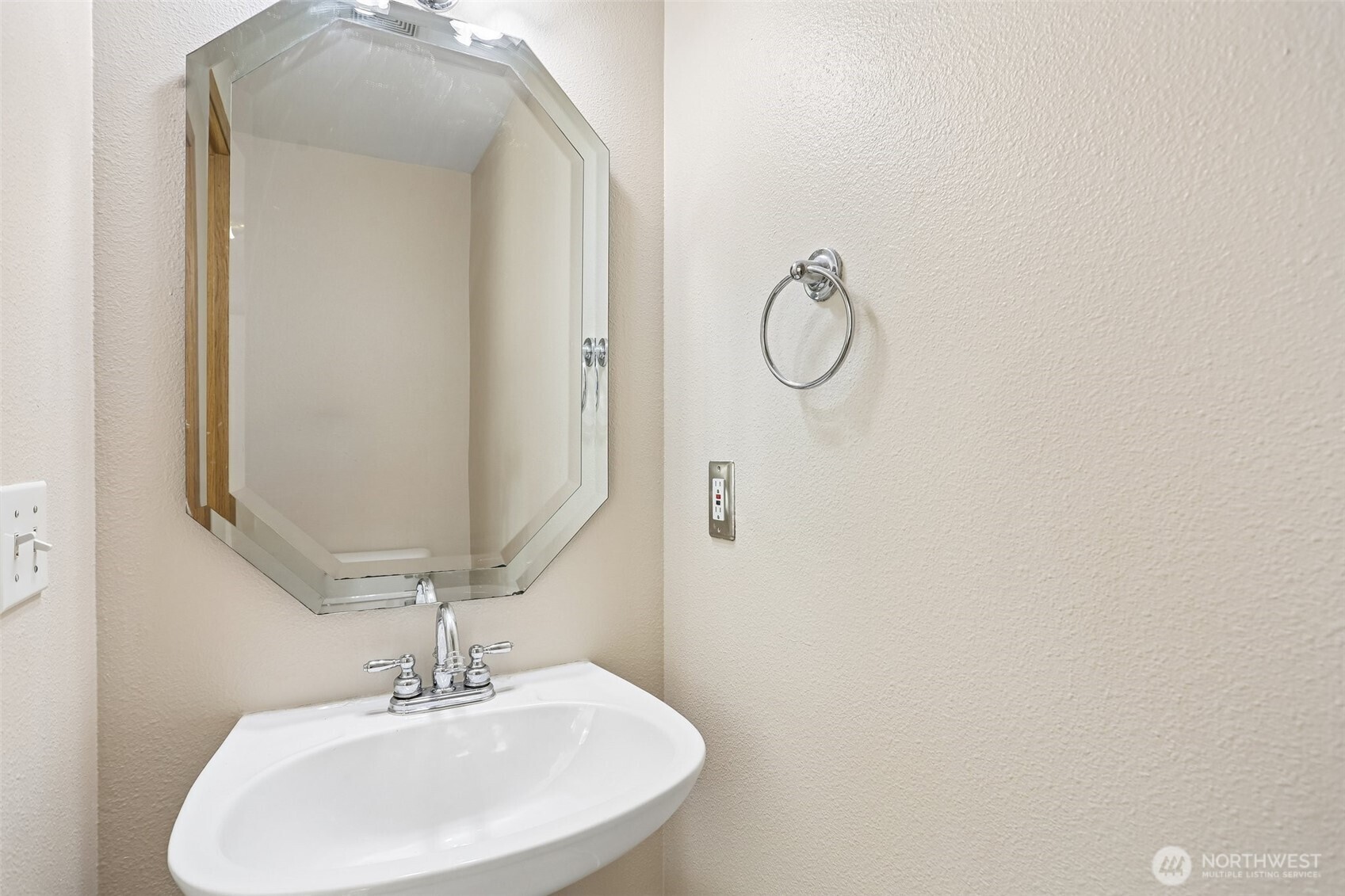 16133 Lakeview Avenue Property Photo 13