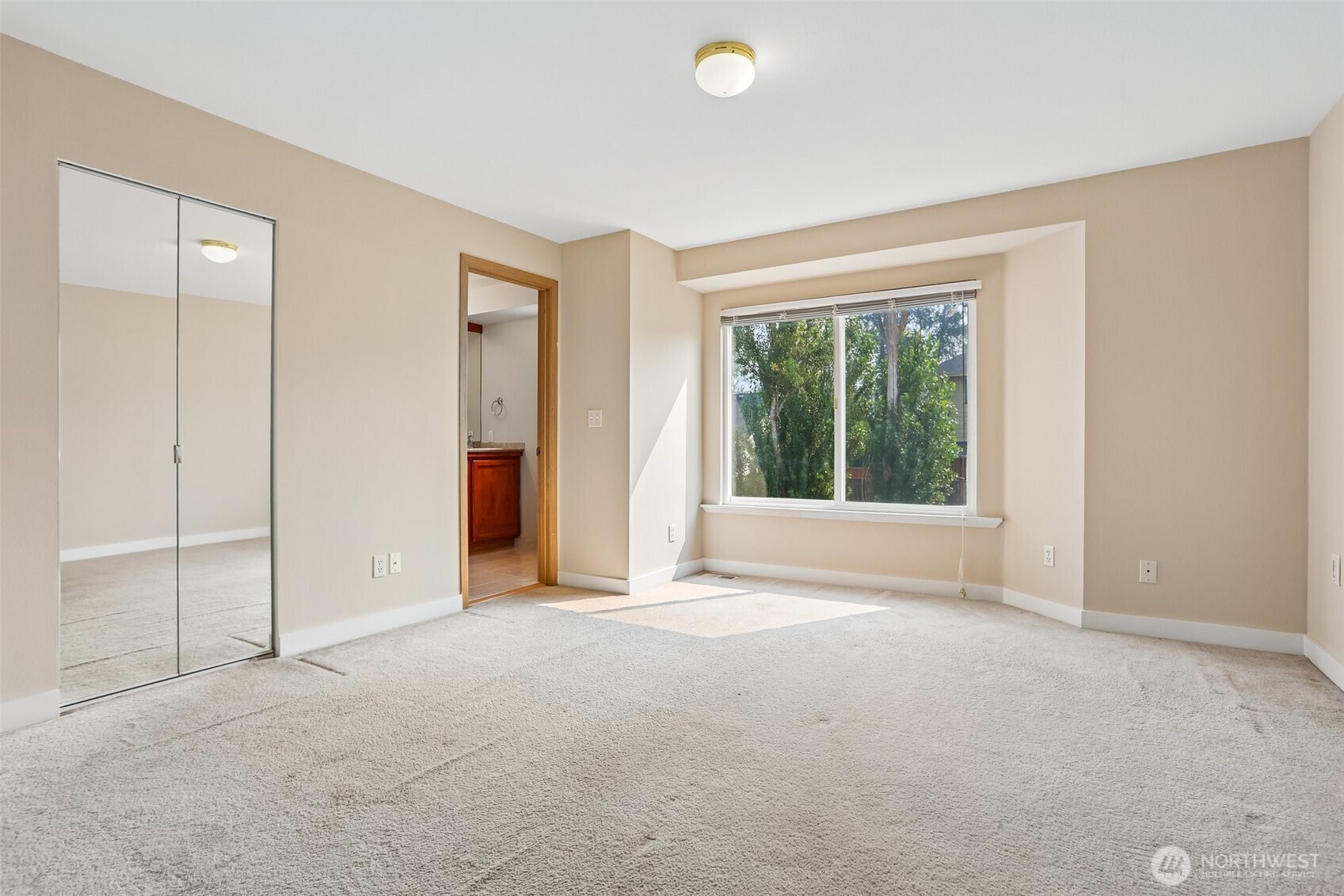 16133 Lakeview Avenue Property Photo 14