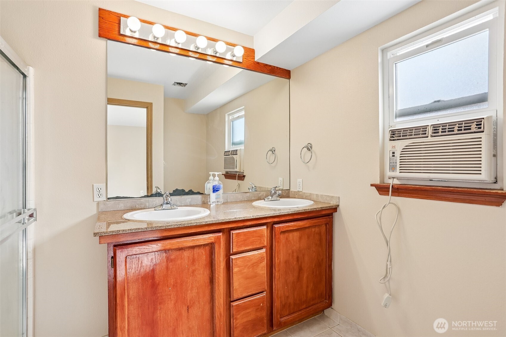 16133 Lakeview Avenue Property Photo 16