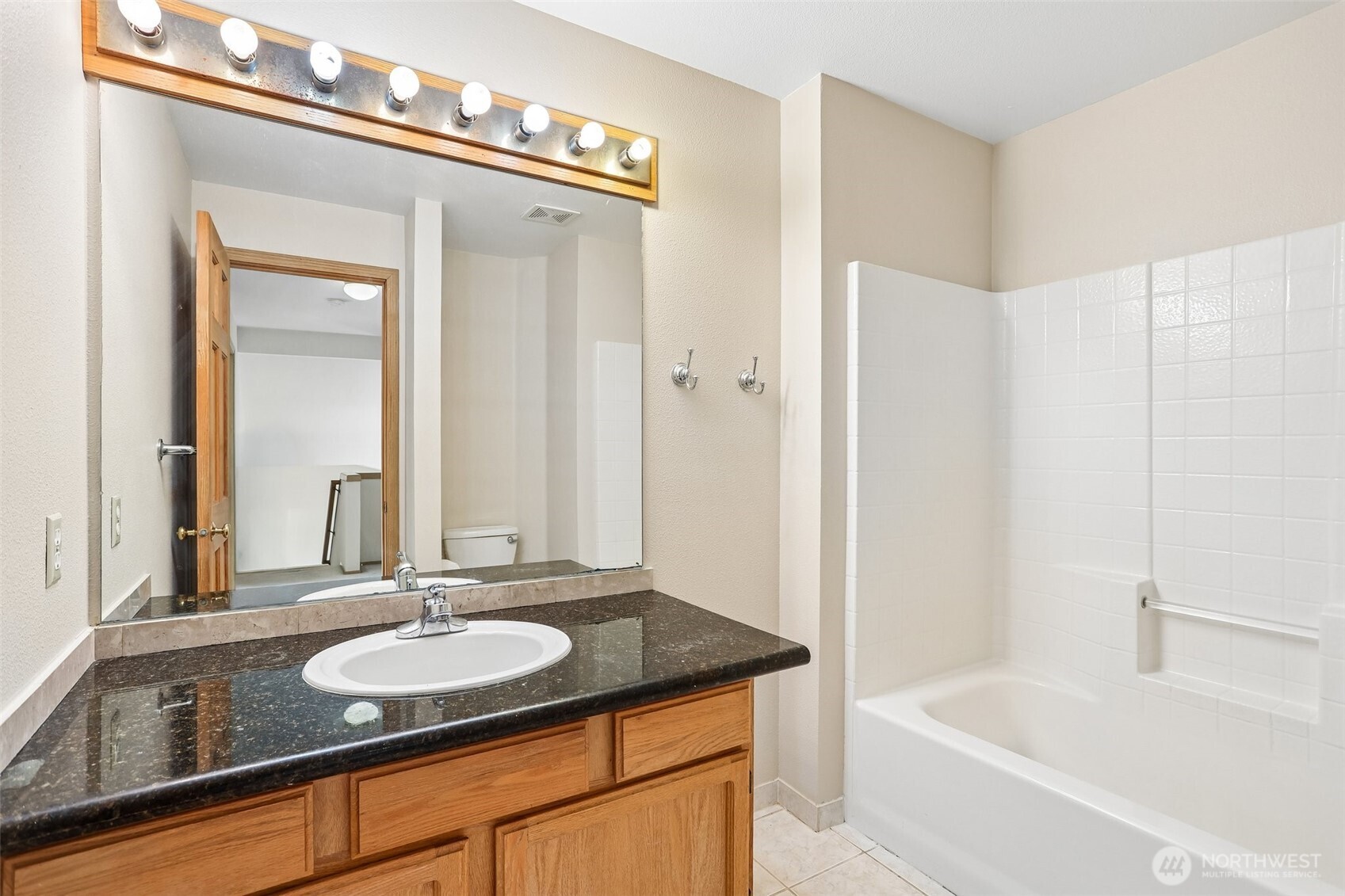 16133 Lakeview Avenue Property Photo 19