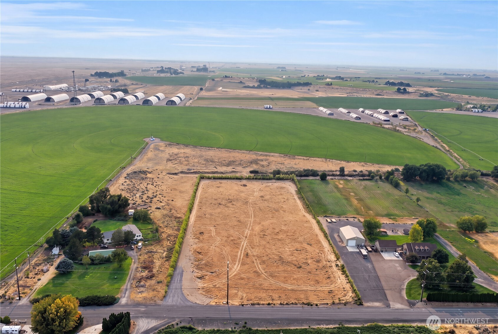 1588 Ne E Road Property Photo 3