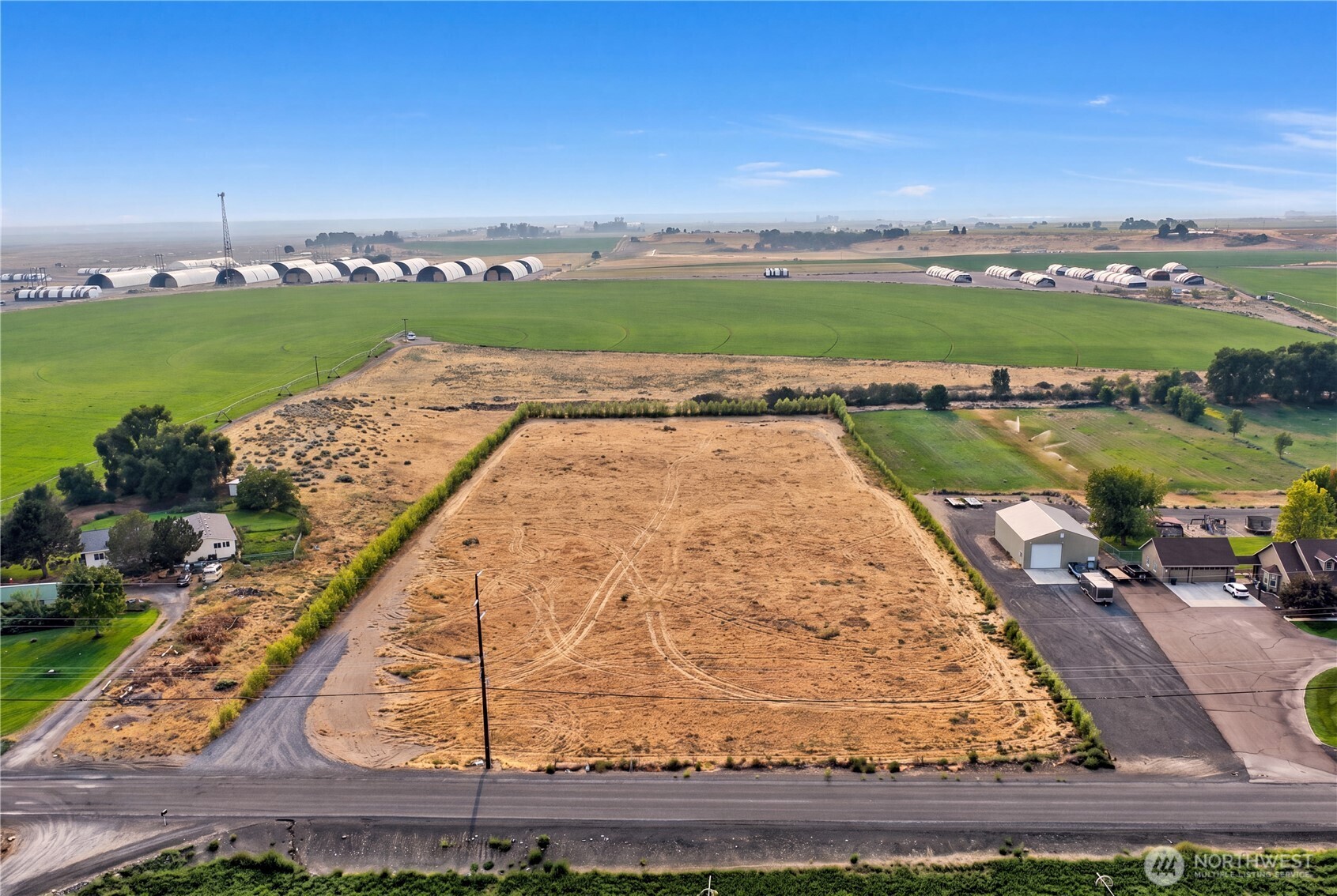 1588 Ne E Road Property Photo 9