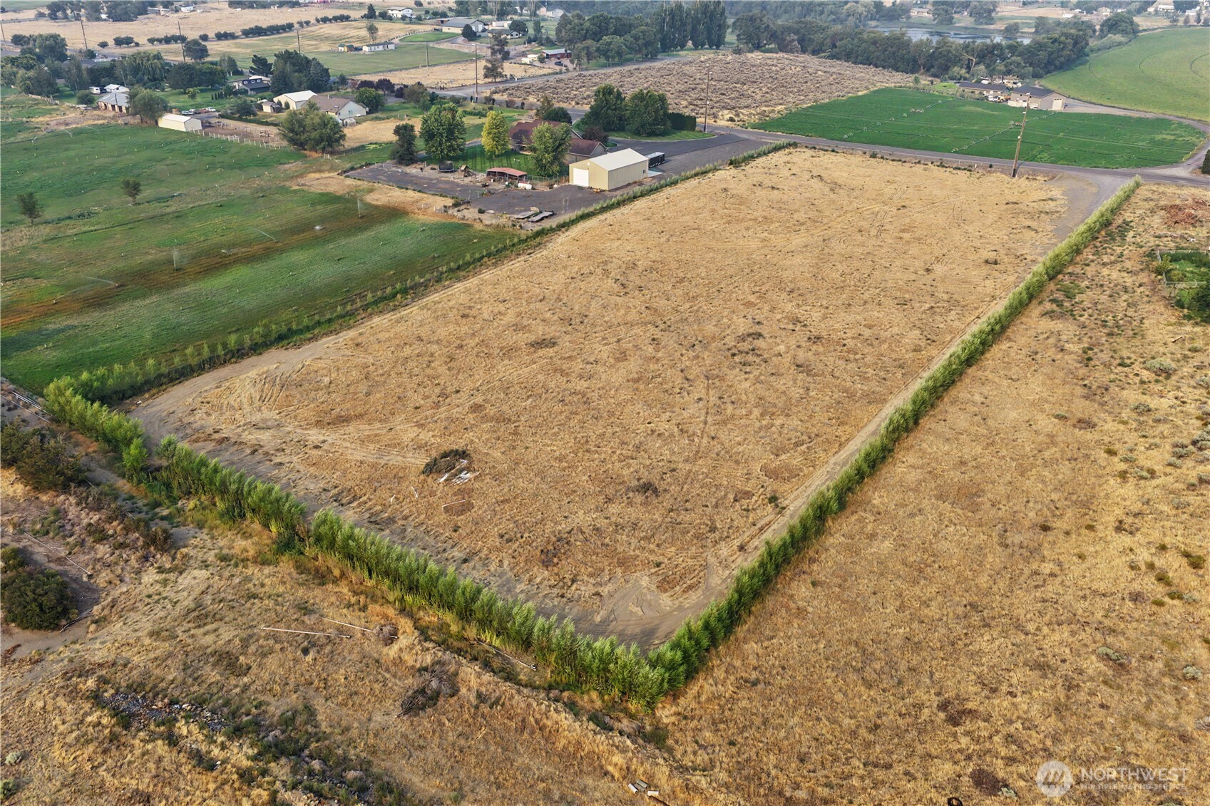 1588 Ne E Road Property Photo 18