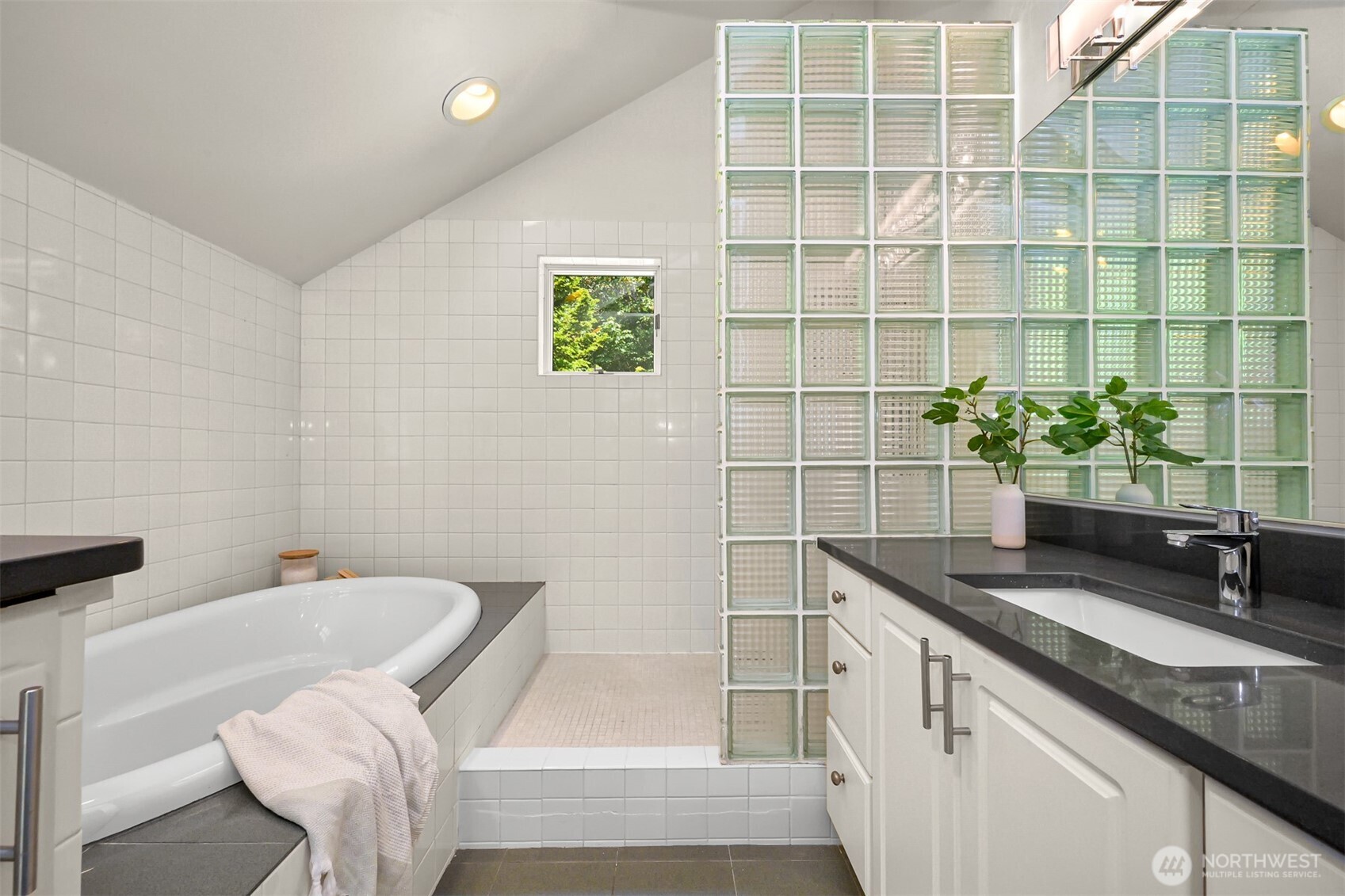 4355 Gooding Avenue Property Photo 25
