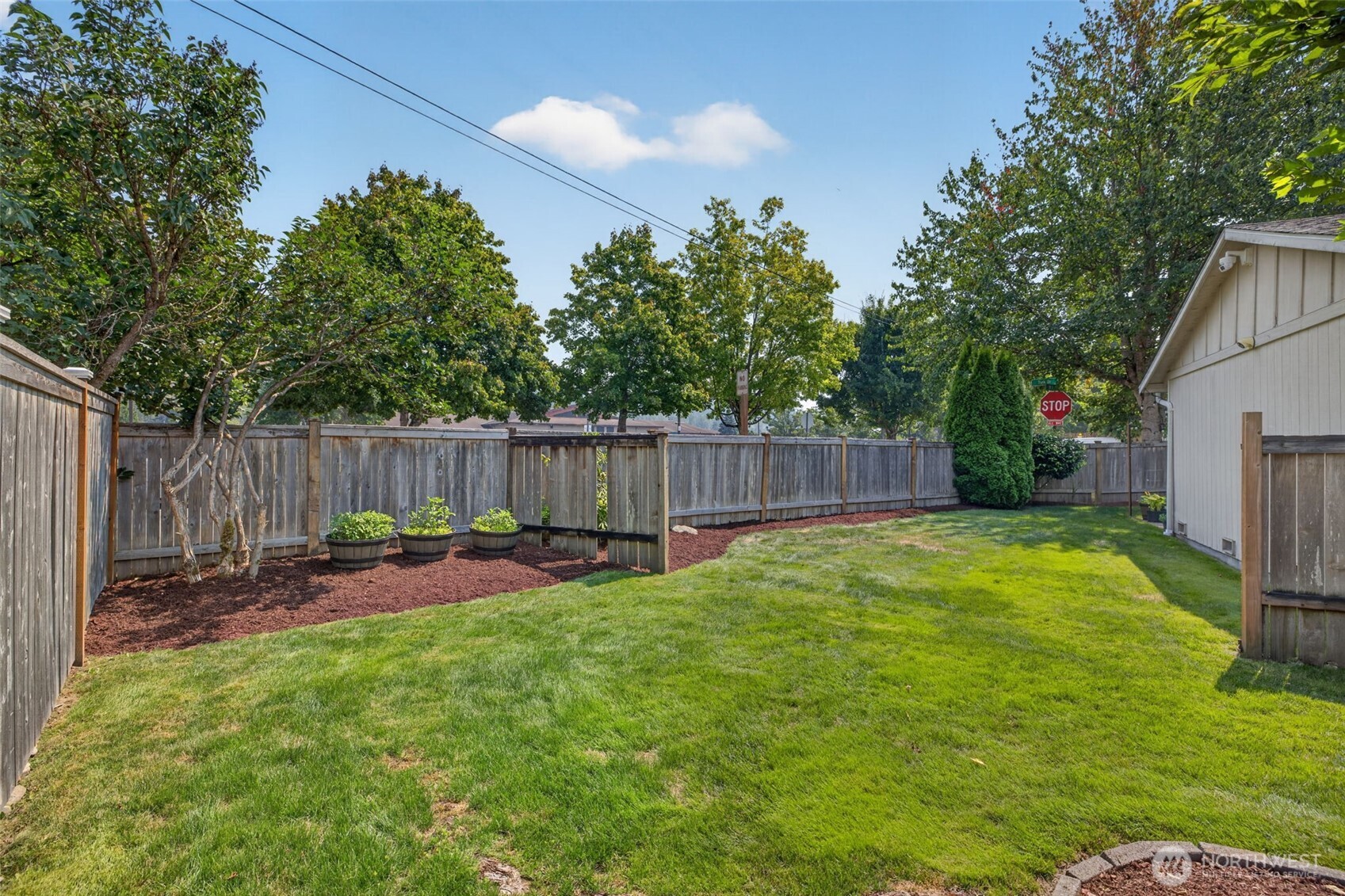 408 Amberwood Circle Property Photo 4