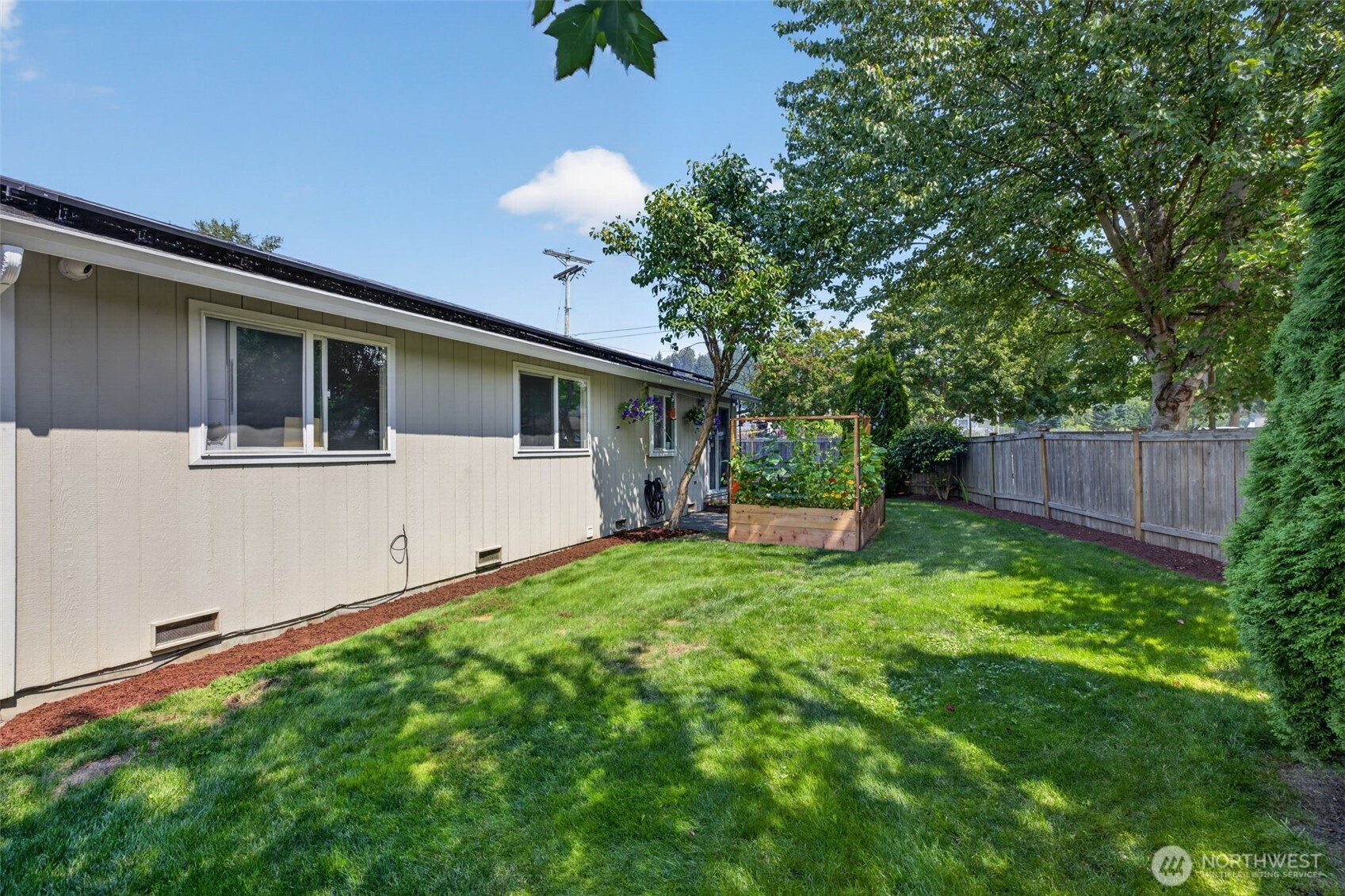 408 Amberwood Circle Property Photo 6