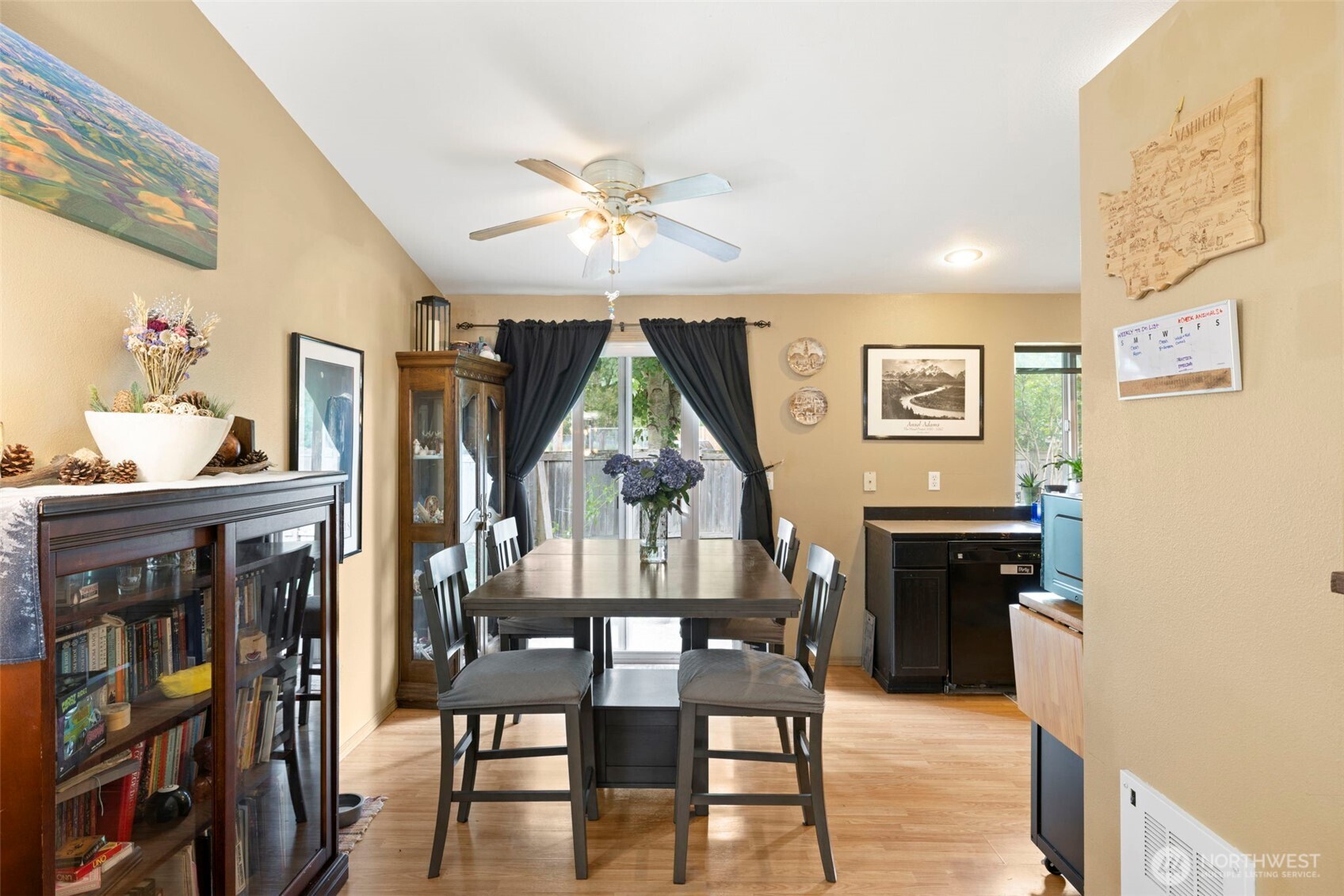 408 Amberwood Circle Property Photo 12