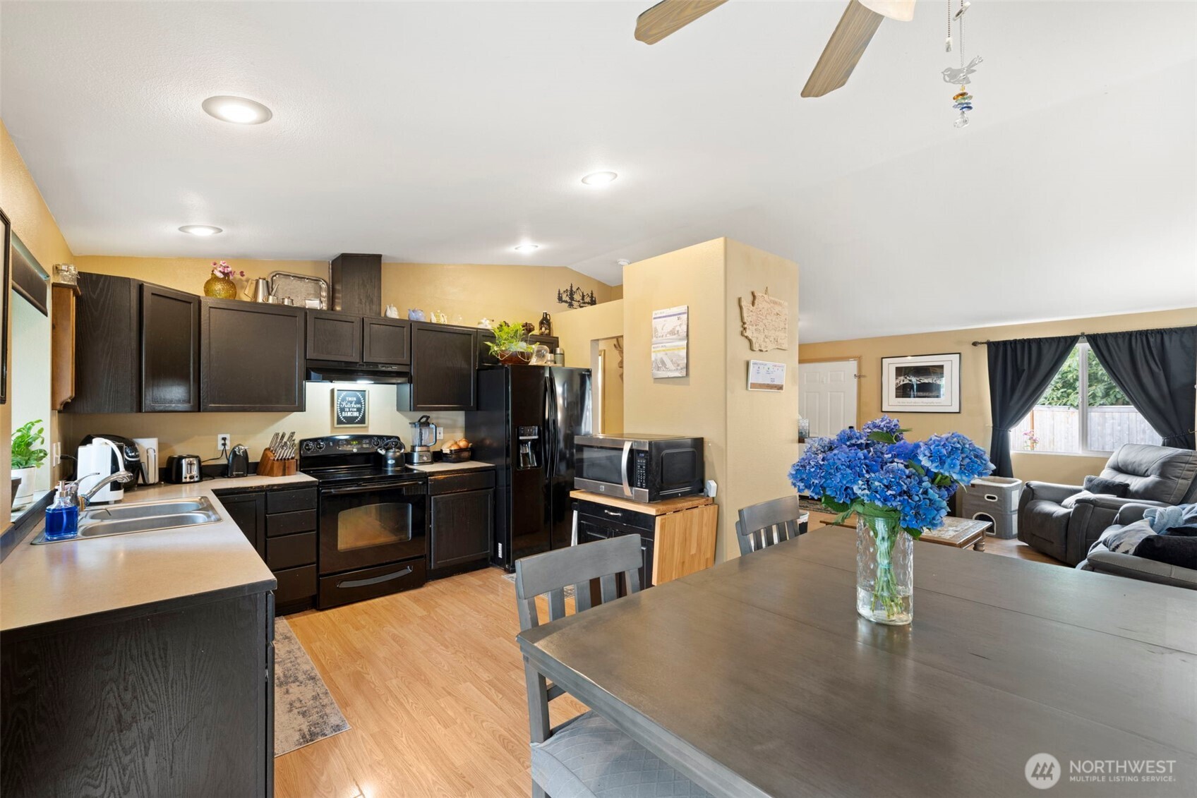 408 Amberwood Circle Property Photo 14