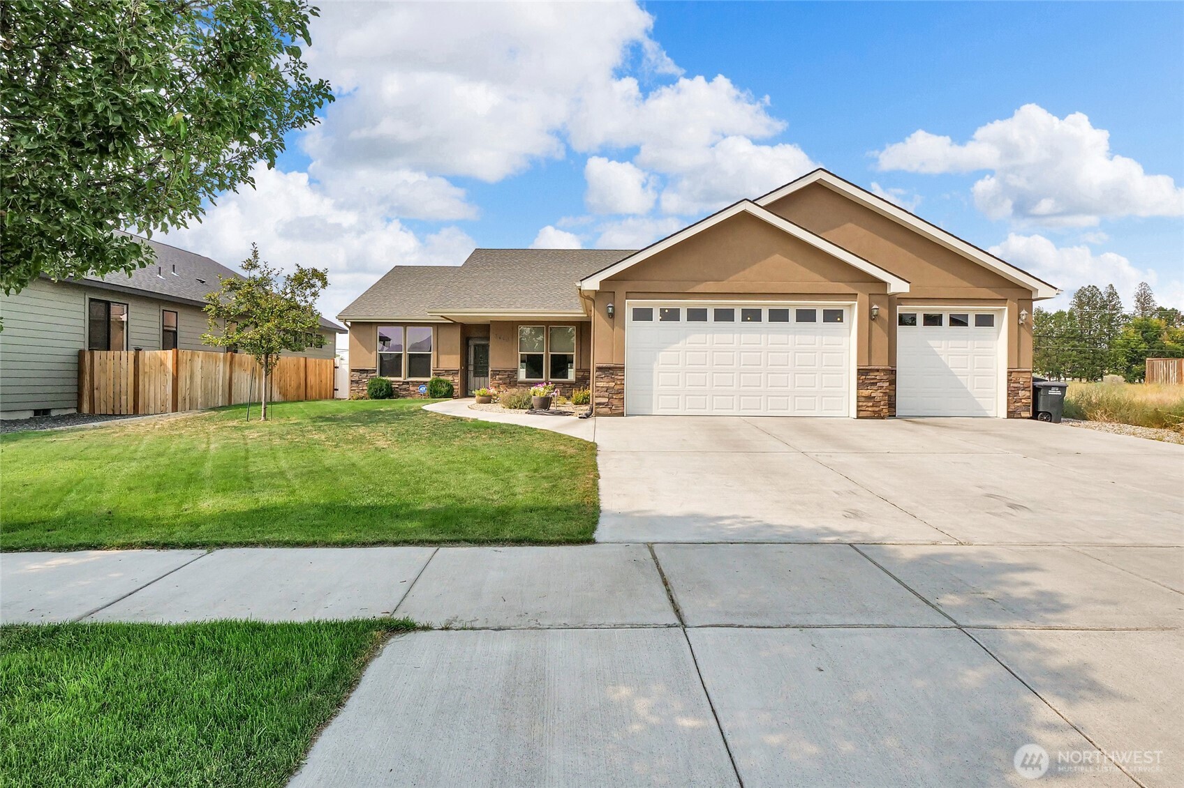 3440 W Blue Heron Lane Property Photo 1