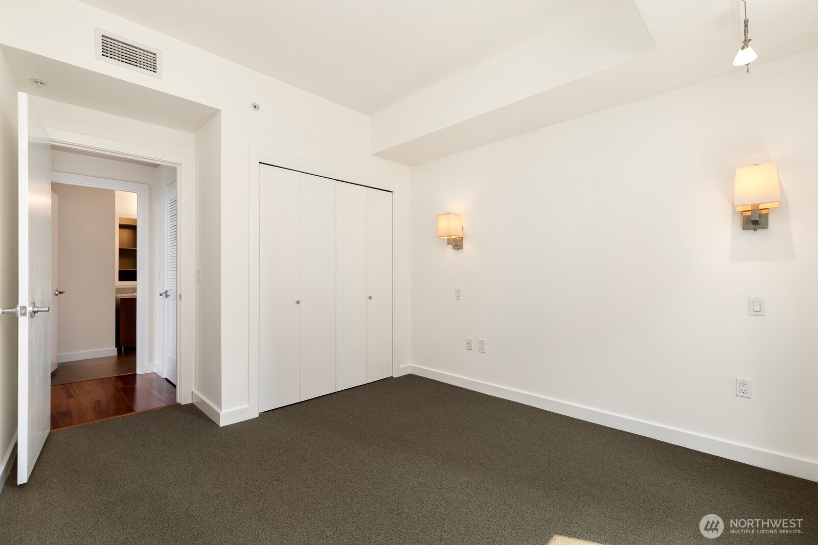 910 Lenora Street S909 Property Photo 16