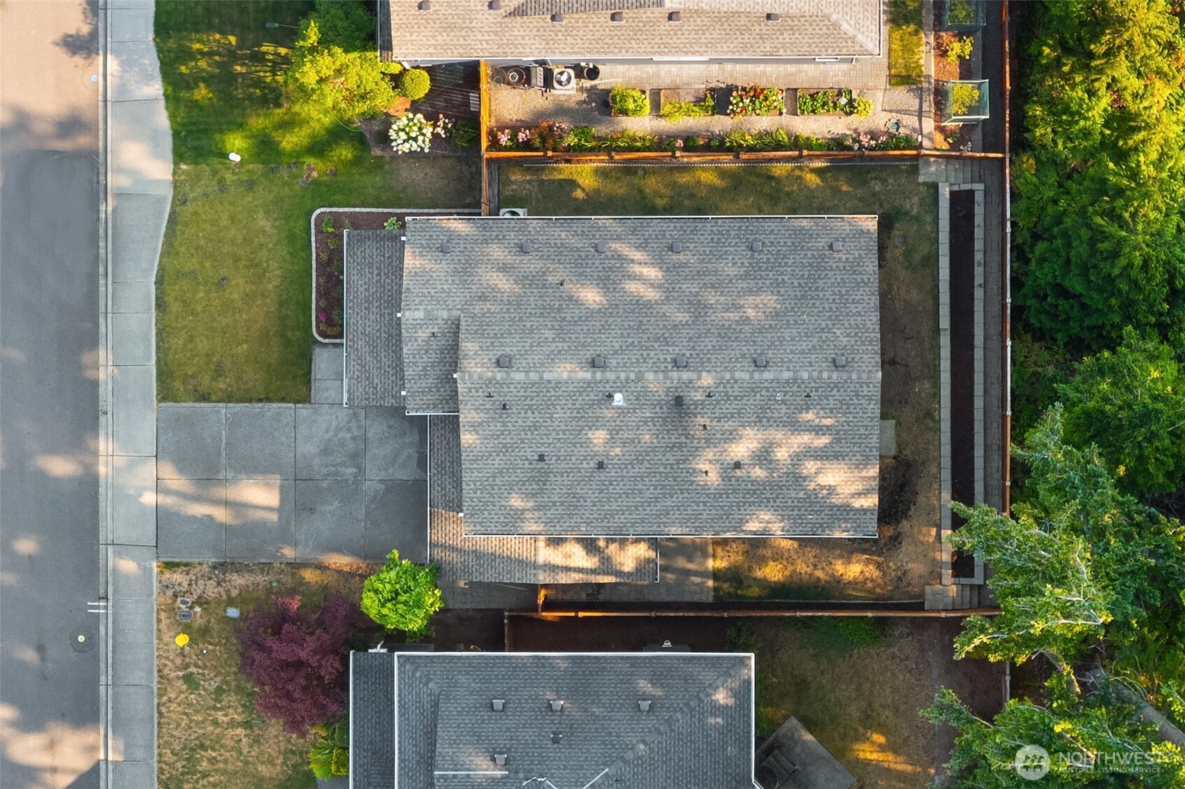 1886 Claret Loop Property Photo 4