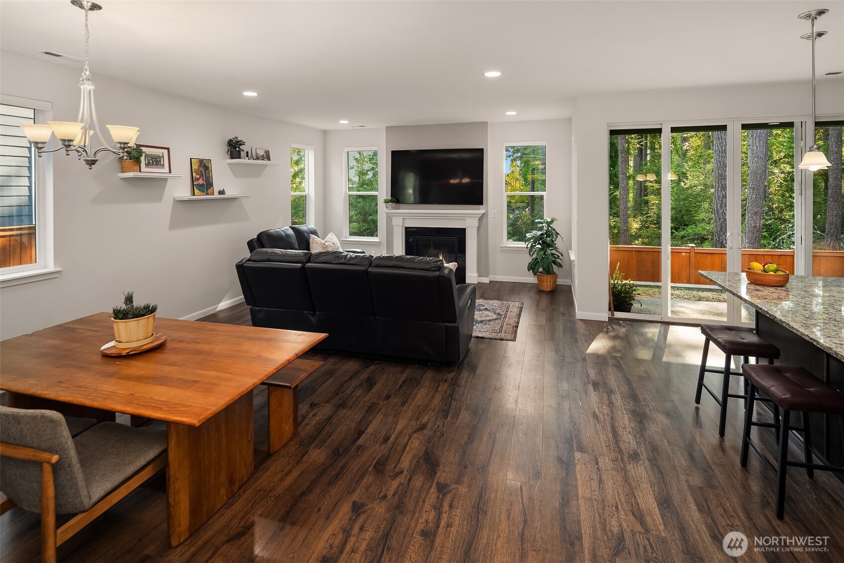 1886 Claret Loop Property Photo 8