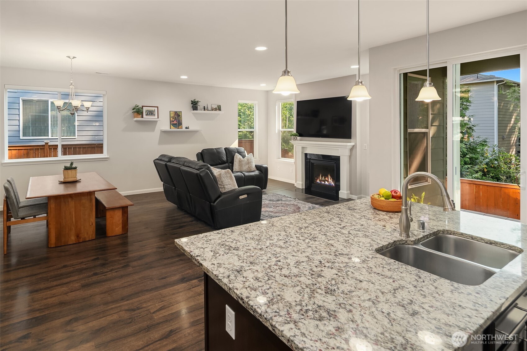 1886 Claret Loop Property Photo 13