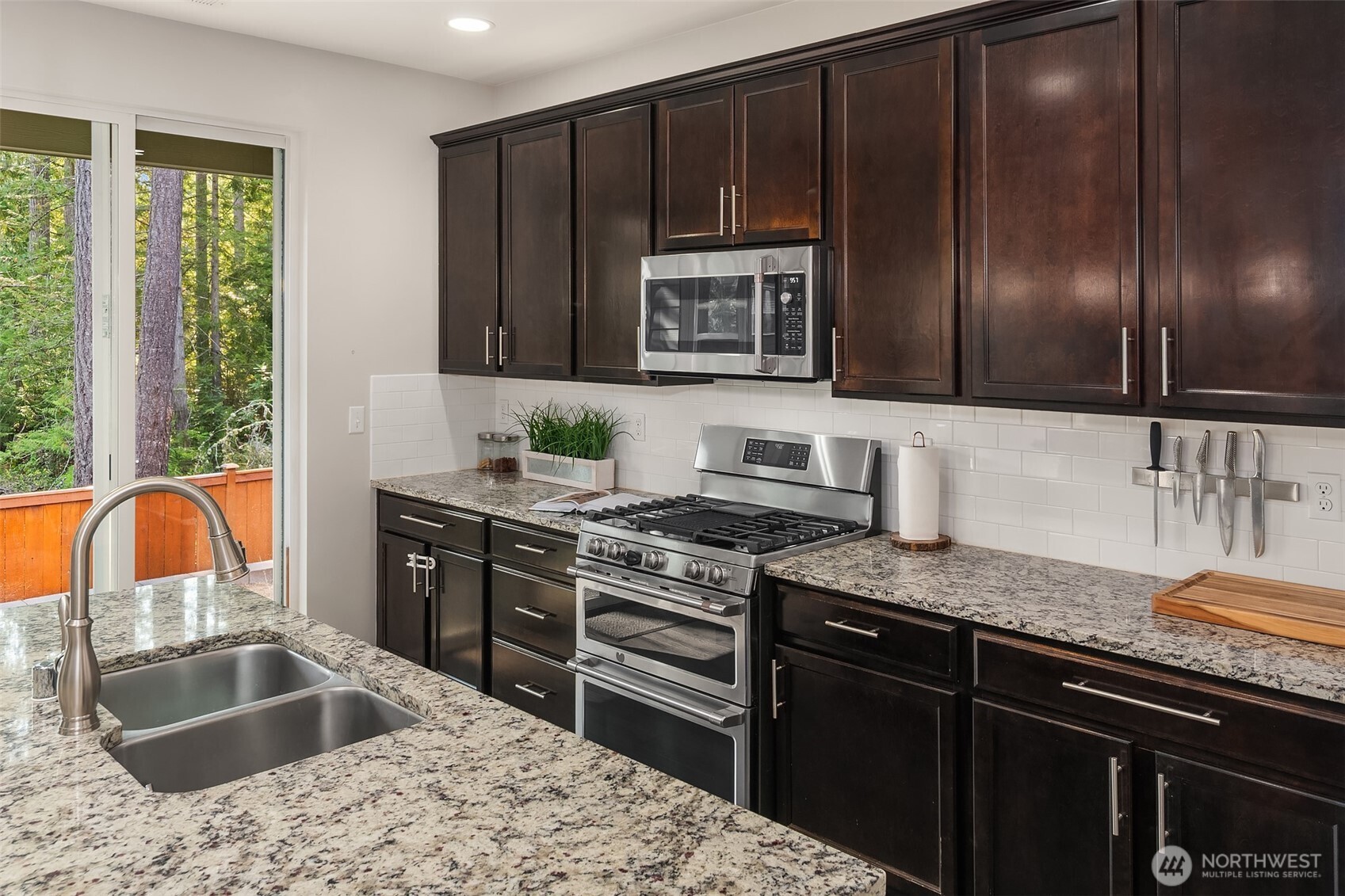 1886 Claret Loop Property Photo 14