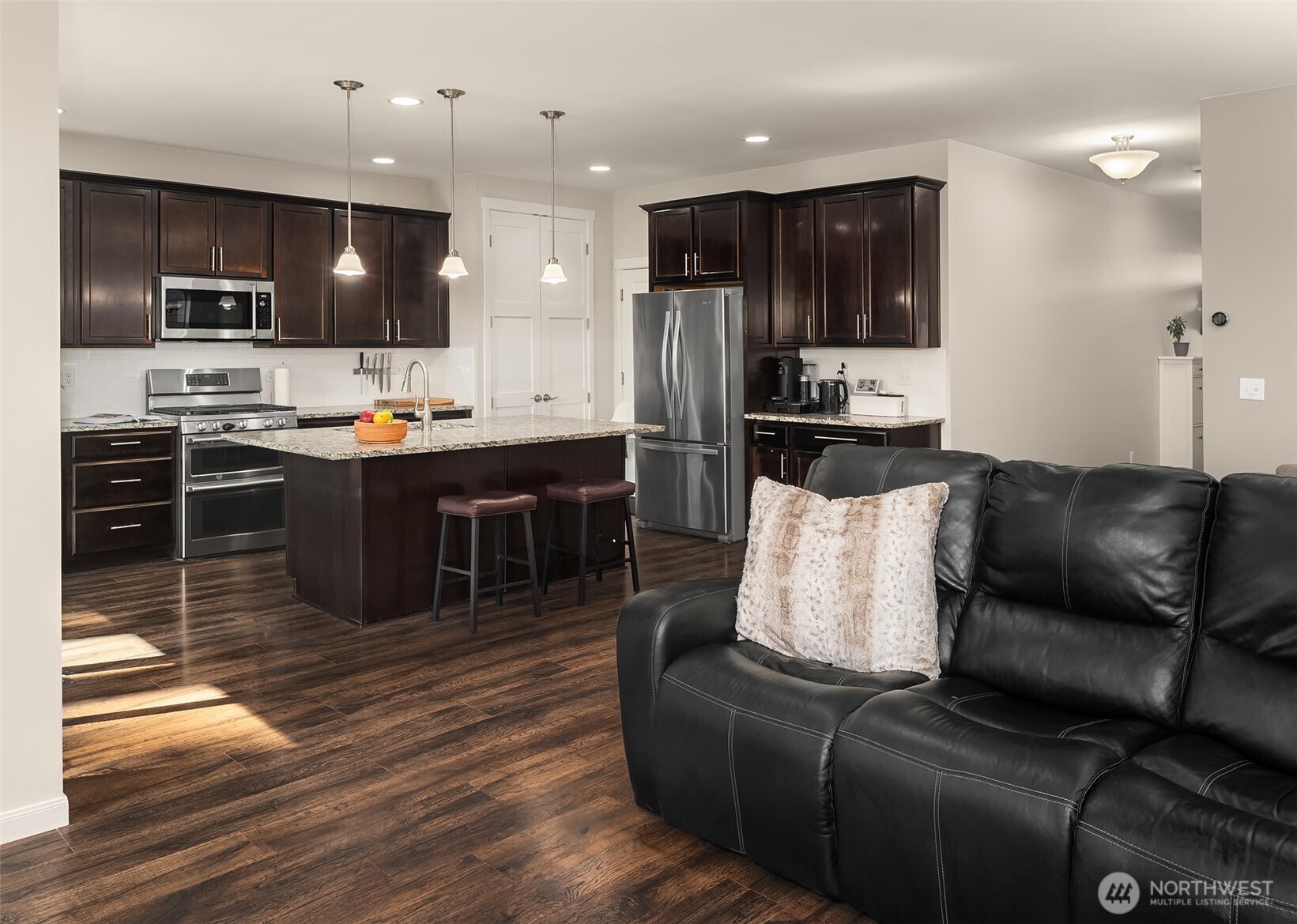 1886 Claret Loop Property Photo 15