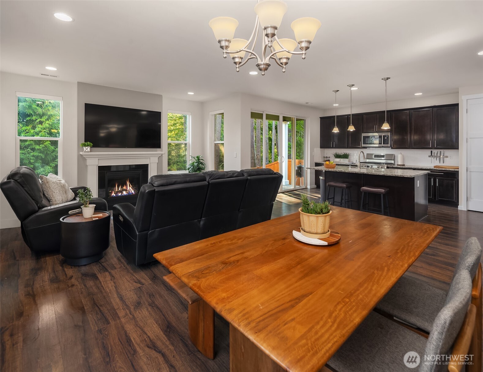 1886 Claret Loop Property Photo 16