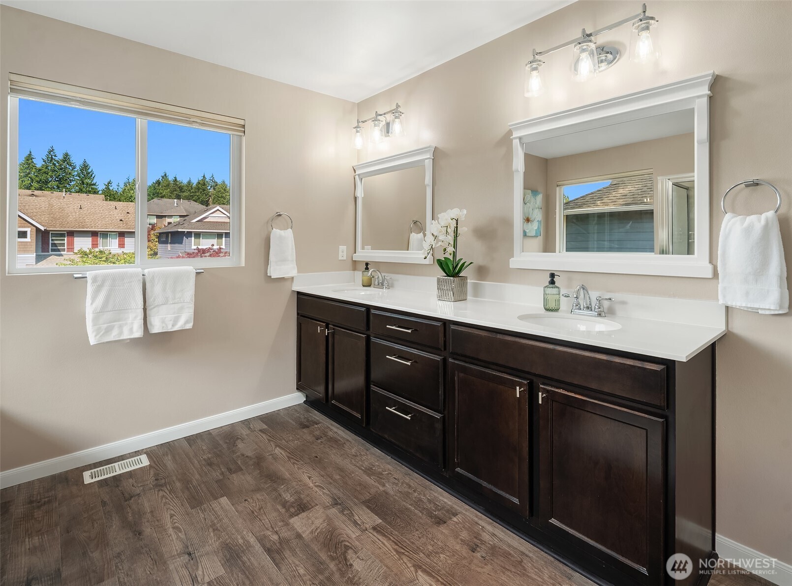 1886 Claret Loop Property Photo 20