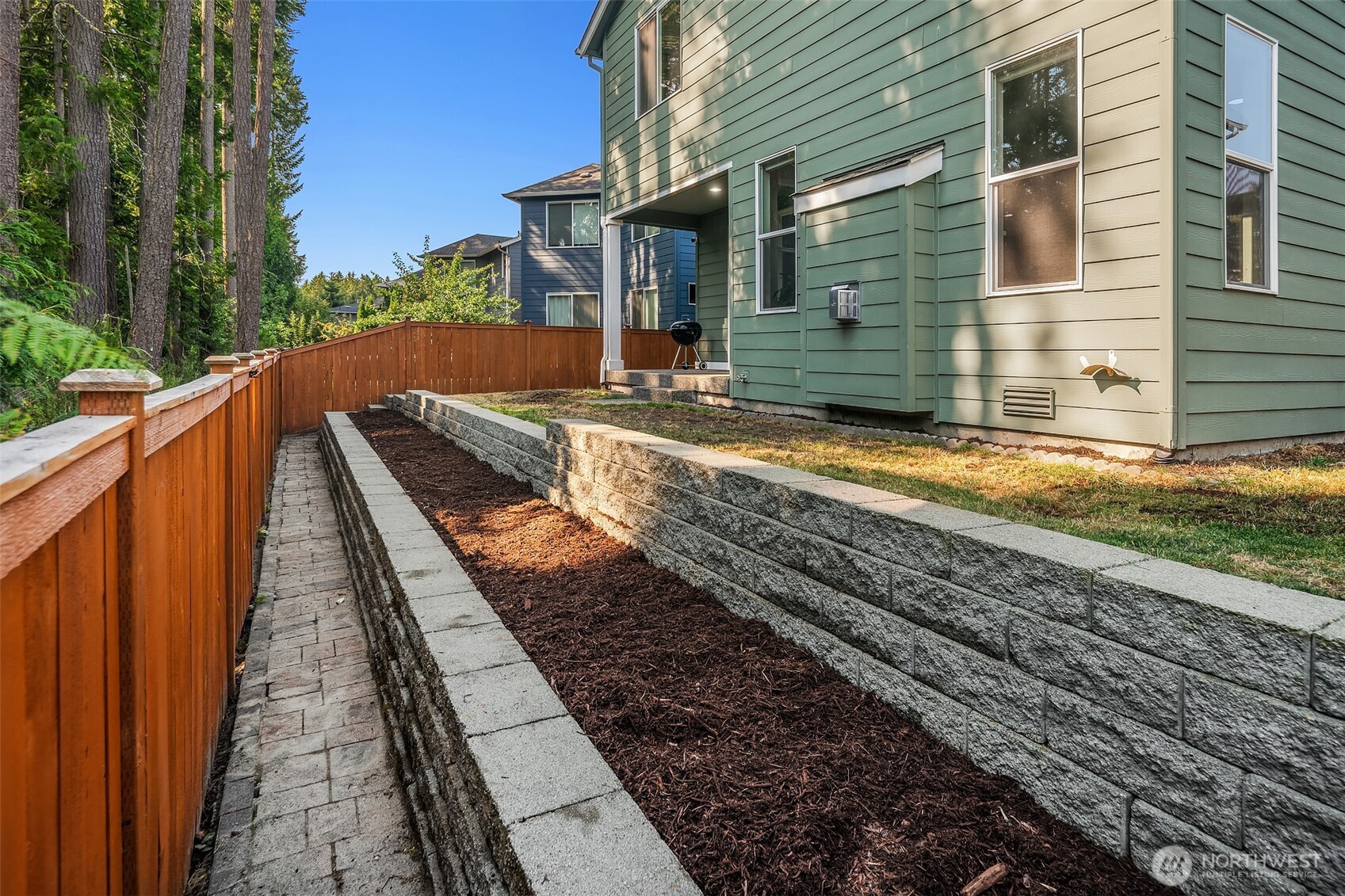 1886 Claret Loop Property Photo 29