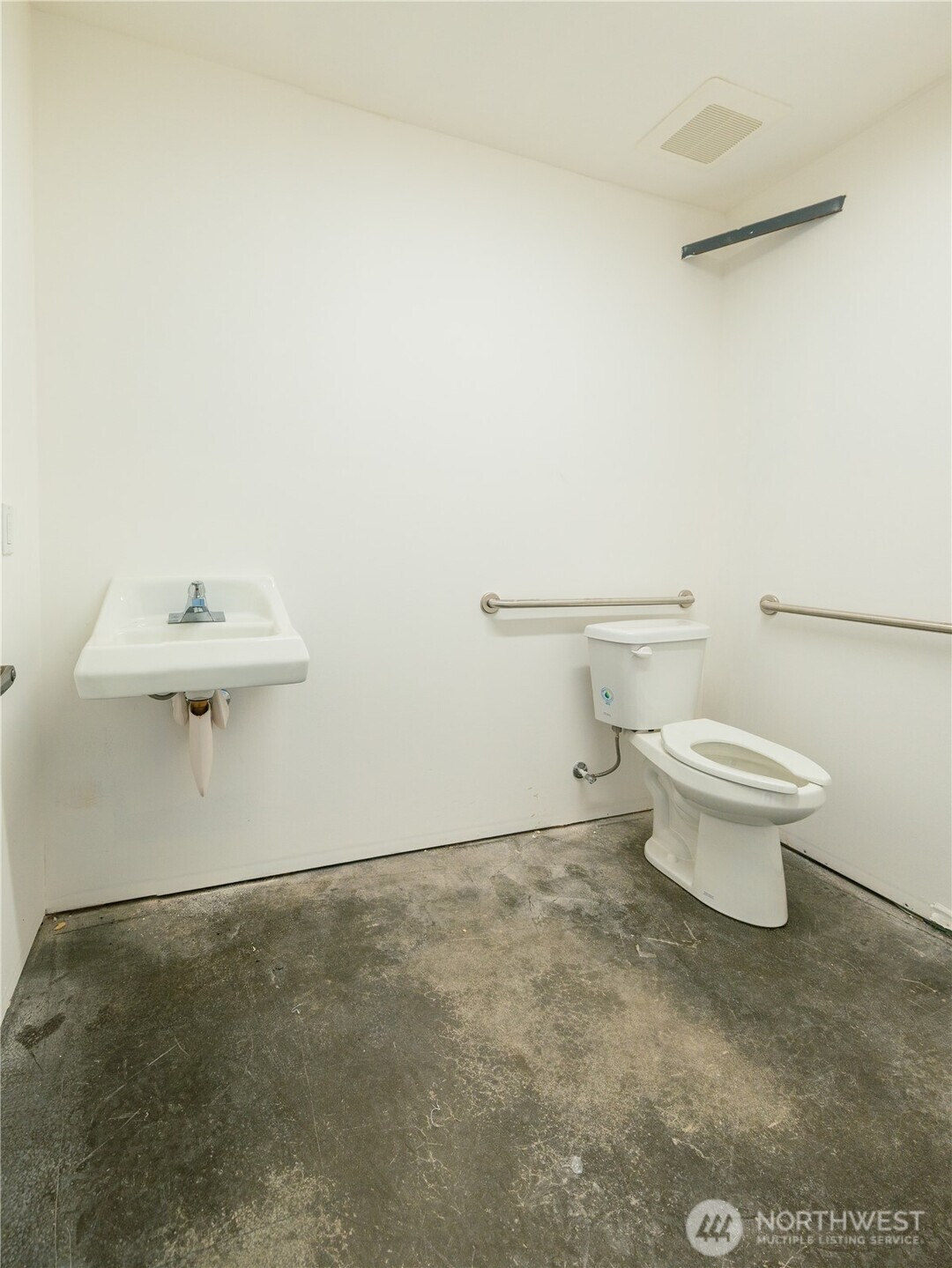 2794 Peace Portal Drive D-128 Property Photo 6