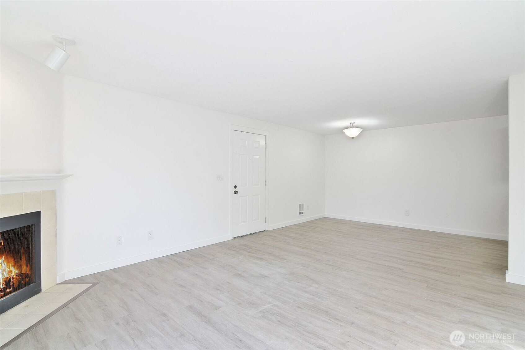 16817 Larch Way C202 Property Photo 4