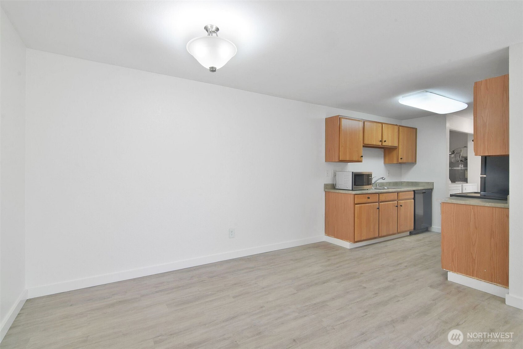 16817 Larch Way C202 Property Photo 6